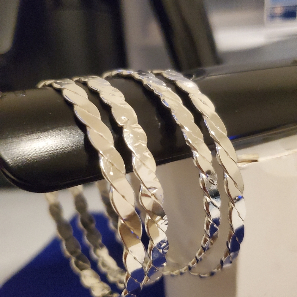 Ring - Picture 3 of 3